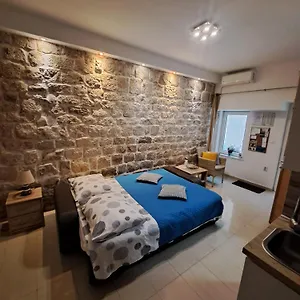 studio-apartment-legcevic.splithotels.org/